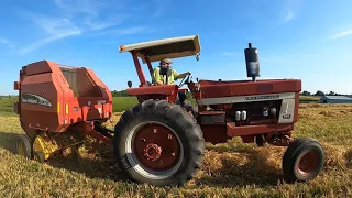 International 966 making round bales