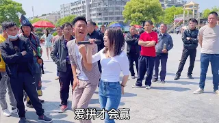 贵州小蓉儿  《爱拼才会赢》  “好久以前的视频了， 太好听！再能看到这个视频， 高兴极了！多谢！      於～首尔   ——ZHEYUN LIANG ”