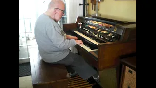 Mike Reed plays "How can You mend a Broken Heart?" on his Hammond Organ