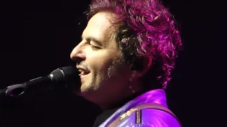 _M_ Matthieu Chedid - Je Dis Aime ( full Guitare Solo  ) @ Forest National Bruxelles - 14/10/2022