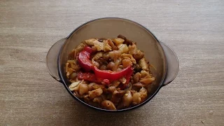 Жареные макароны с мясом и овощами.