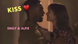 KISSING ♥️ EMILY & ALFIE - EMILY IN PARIS 🇫🇷 SEASON 3 - S3E3