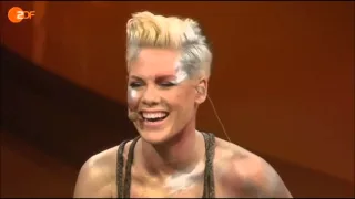 PINK TALK MIT MARKUS LANZ BEI WETTEN DASS 8.12.2012 - Live mit „Try"