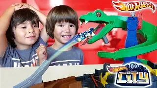 LA COBRA INFERNAL INVADE HOT WHEELS CITY!! SI AL RETO!! Evan y Dani hacen el Challenge de la cobra