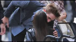 Robert Pattinson kisses a fan