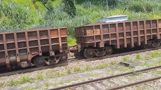 Trem de Minério da MRS Logística com auxílio de cauda em Humberto Antunes-RJ.