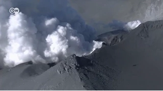 Извержение вулкана: в Японии растет число погибших
