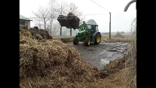 Niecodzienne obowiązki - podwalanie obornika John Deere 6110mC/ Kula