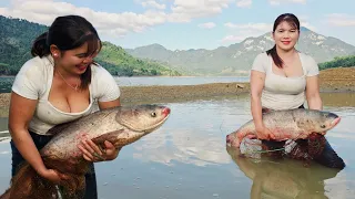 Daily life of a girl fishing on the lake. Bamboo house floating on the water.