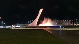 Фонтан "Чаша Олимпийского огня" в Олимпийском парке Сочи