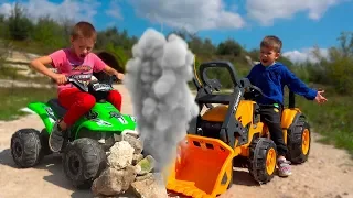 Funny Kids Ride on Cars / The Quad Bike Stuck / Childrens Power Whells Toy / Kidscoco Club Fun