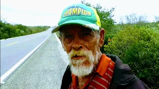 ANDARILHO SE REVOLTA COM OS MAUS TRATOS E SAI CAMINHANDO SEM DESTINO; 40 anos na estrada!!!