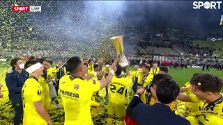 Villarreal lift the UEFA Europa League! 🟡