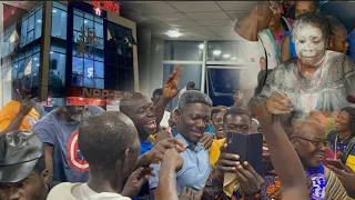 AGYAKOO storms Ejisu Street as NPP wins the by-elections. 😳😳FANS CRAZY ON THE STREET😳😳😳😳