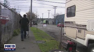 City removes garbage, leaves illegally-parked RVs in Ballard | FOX 13 Seattle