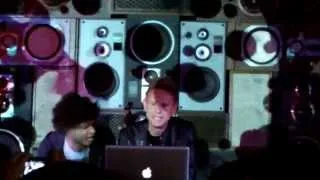 Martin Gore hates APPLE products !!! ;)