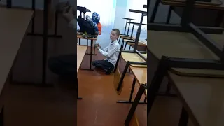 школьник устроил истерику в школе
