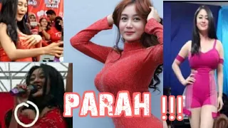 Baju melorot saat sedang pentas (Parah !!!, kejadian unik artis di atas pentas)