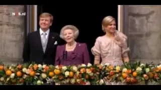 Balkonscene : Even wuiven met zijn allen (Koning Willem Alexander 30 April 2013)