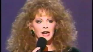 Reba McEntire - I'm Checking Out