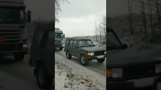 Land Rover Discovery 1 300tdi Тянет бензовоз в ледяную горку! 💪🏽💪🏽💪🏽