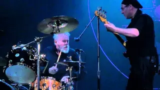 queen+adam lambert live zurigo2015 roger taylor bass solo,the invisible man instrumental