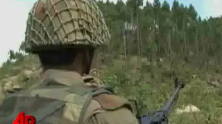 Pakistani Troops Fight Taliban in Main Swat Town