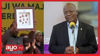 APIGIWA SHANGWE AKIPOKEA TUZO YA HAYATI MAGUFULI