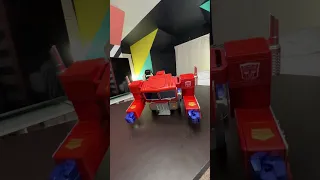 Transforming robot toy