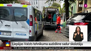 Liepājas Valsts tehnikuma audzēkne sadur skolotāju