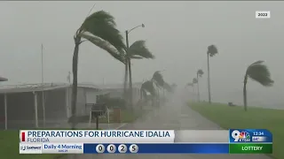 Idalia strengthens into a hurricane, chases Florida residents away