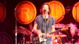 Pearl Jam - Elderly Woman Behind The Counter In A Small Town (Venice '10) HD