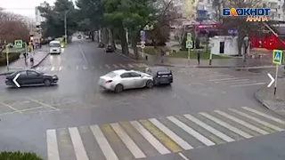 Момент ДТП в центре Анапы попал на видео