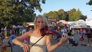 MiłyPan - Małolatki street performance violin cover by Sandra Cygan (Poland)