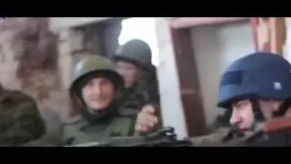 Михаил Пореченков стреляет по Украинским военным с пулемета!