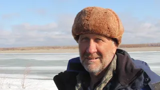 Спасатели почти сутки искали двух рыбаков на льдине в Алтайском крае