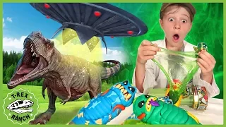 Dinosaurs vs Aliens! Search for Treasure X Aliens Toys with T-Rex Dinosaur Escape for Kids