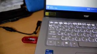 Как подключить загрузочную флешку на Acer Aspire 5. Только uefi shell и не видит флешку.