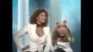 The Muppet Show - 311: Raquel Welch - “I’m a Woman” (1979)