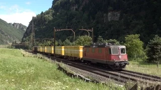 Starker Bahnverkehr am Gotthard - Blaue 185 der BLS, Re 20/20
