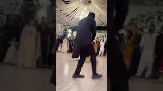 HaniaAmir dance in wedding gone viral//hania dance on freind wedding new famous dance #haniaamir