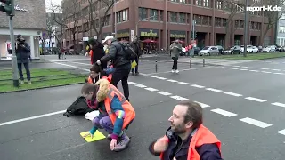 Letzte Generation blockiert Pipinstraße in Köln