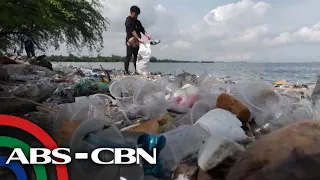 Filipino activists pick trash to mark International Coastal Cleanup Day