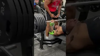 First time benching 500 LBS ON BENCH . HUGE PR .