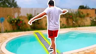 SI PUÒ ATTRAVERSARE UNA PISCINA CON UN PONTE DI SCOTCH?! (Esperimento Pazzo)