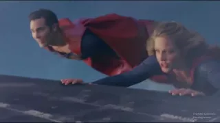 Supergirl 2x01  SUPERGIRL AND SUPERMAN SAVES PLANE