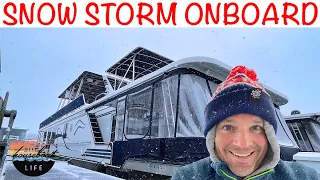 OFF GRID HOUSEBOAT SNOWSTORM: Crazy Wind In 4K