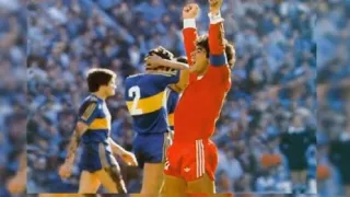 El día que el "Gordito" Maradona le tapó la boca al Loco Gatti y le anotó 4 goles