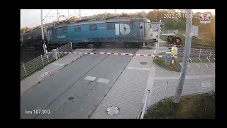 Car Brakes Fail at Railroad Crossing! #shorts #poland #railroad #railroadcrossing #brakes