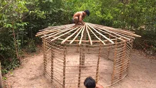 A Construção Mais INCRÍVEL | Colorida E Com Piscina Na Floresta